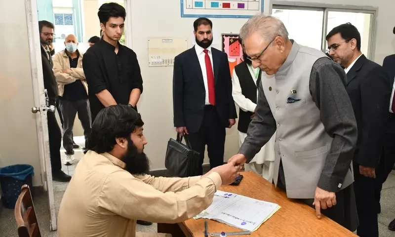 Photos: President Alvi, political figures cast votes