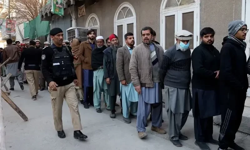 Long queues, no mobile signals as Pakistan votes for new govt