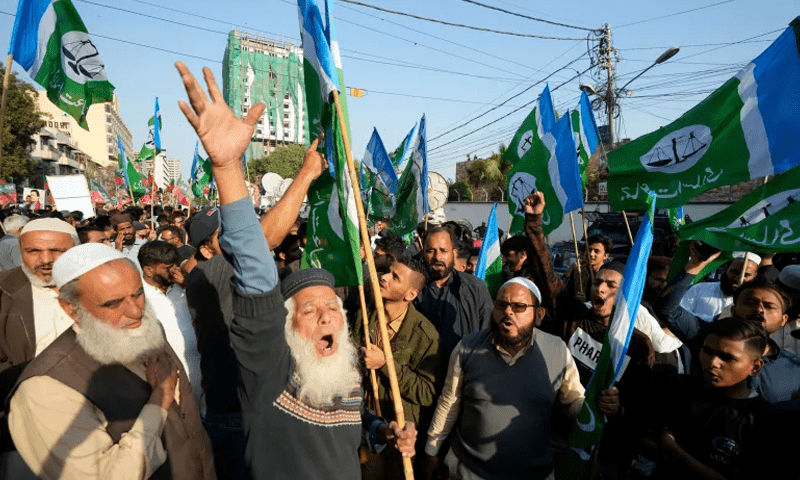 How many parties are protesting against rigging in Pakistan?