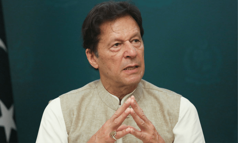 Imran warns against &lsquo;misadventure&rsquo; in forming govt
