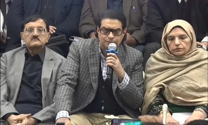 PTI presents Forms 45 before international media in Islamabad