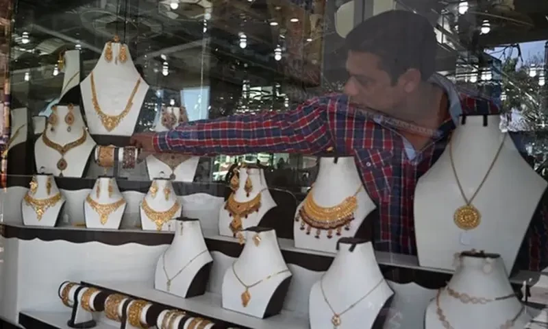 Gold price up by Rs1,300 to hit Rs212,400/tola