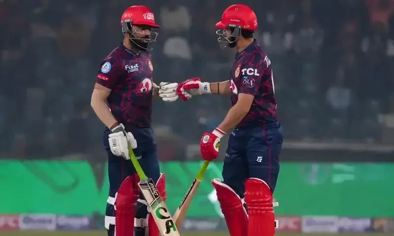 PSL 9: Islamabad United beat Lahore Qalanders by eight wickets