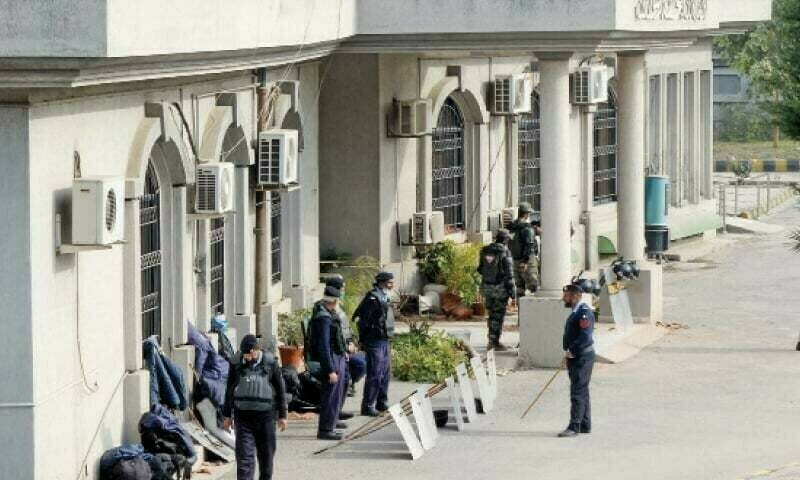 IHC orders immediate arrest of DC Islamabad