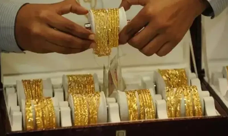 Gold price declines by Rs1,200 to settle at Rs214,100/tola