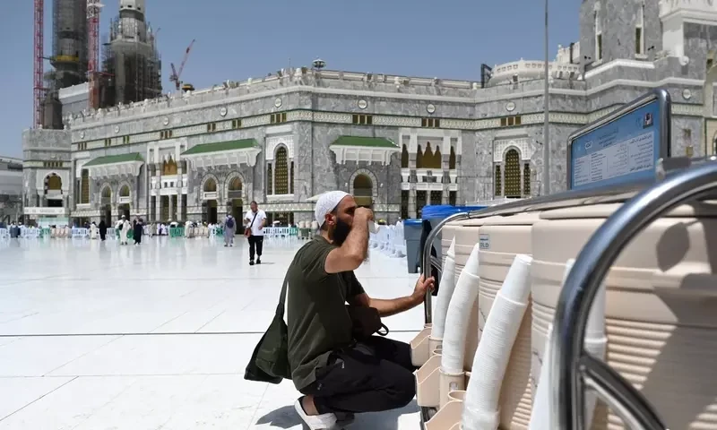 Saudia Arabia bans serving iftar inside mosques