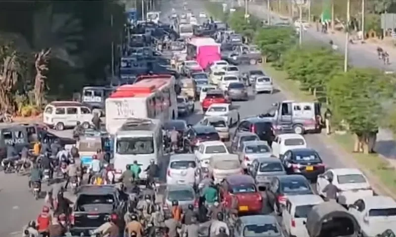 Opposition parties end hours-long election rigging protest in Karachi