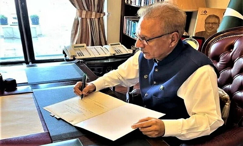 President Alvi delays signing summary to summon NA session