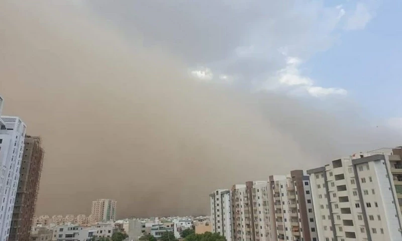 Gusty winds sweep across Karachi