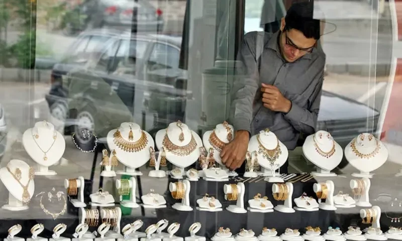 Gold price up by Rs100 to Rs215,900/tola in Pakistan