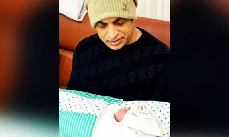 Shoaib Akhtar announces birth of baby girl