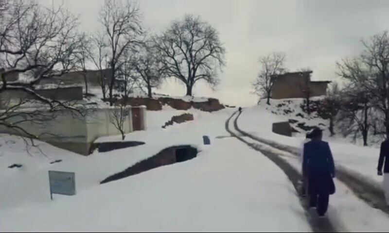 Roads, schools closed as rains, snowfall kill 7 in upper Pakistan