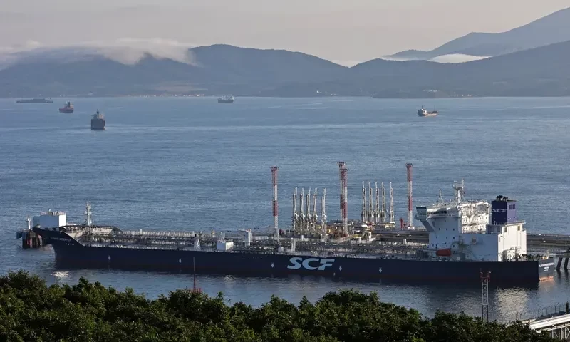 Russia to cut oil output, exports by additional 471,000 bpd in Q2