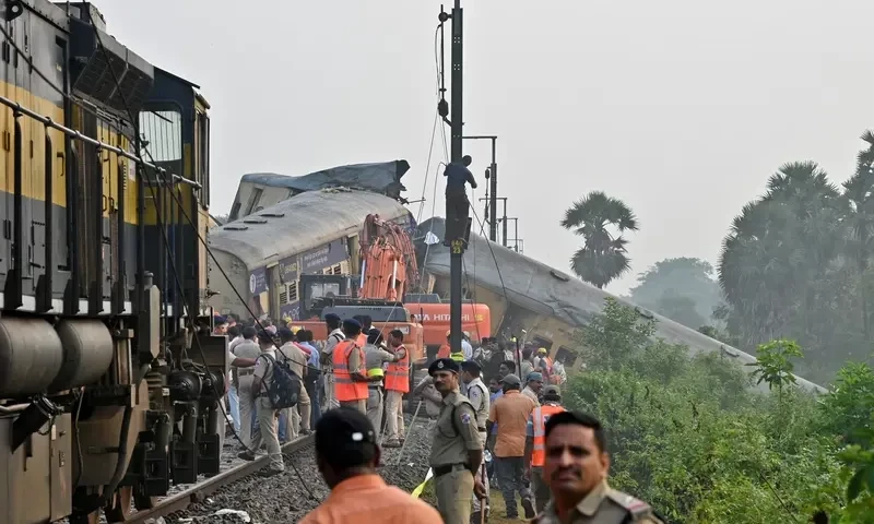 Indian train drivers in crash that killed 14 were watching cricket