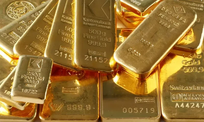 Gold rates up by Rs900 per tola to Rs 221,200