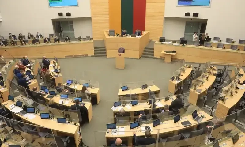 Lithuania mulling denying work opportunities to foreigners under Schengen visa