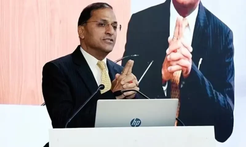 Senior Indian election official quits days ahead of vote date announcement