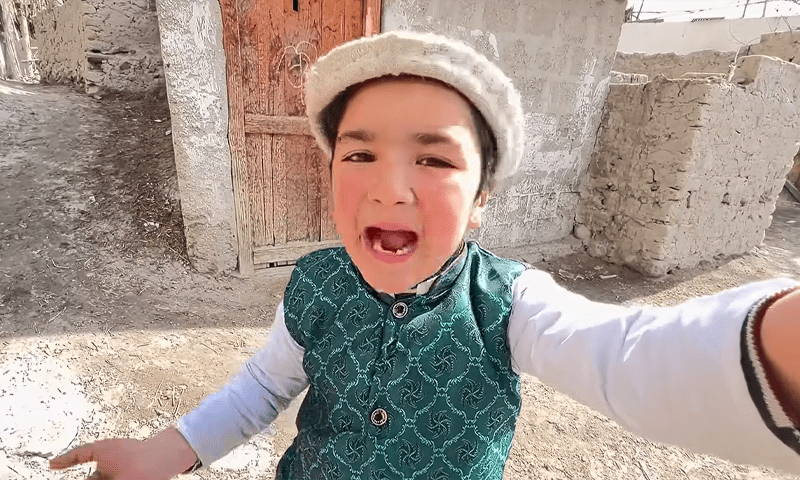 Pakistan&rsquo;s youngest vlogger receives internet device after complaining about connectivity