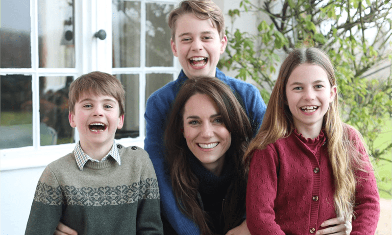 What exactly is wrong with Kensington Palace&rsquo;s Kate Middleton photo?