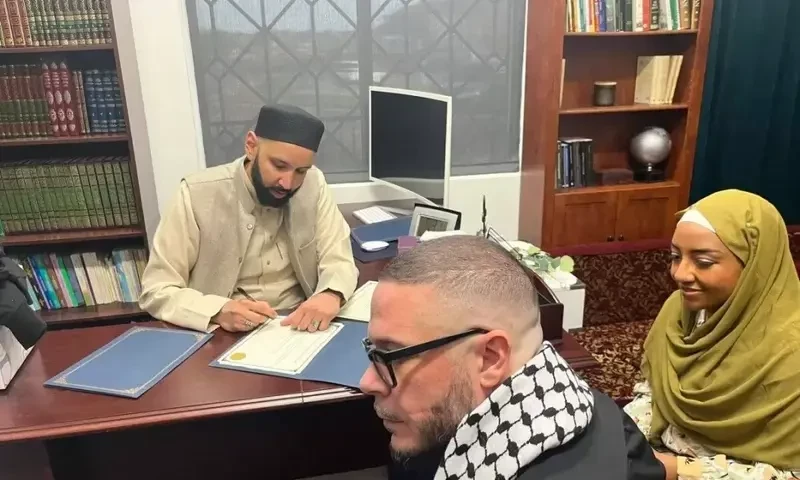 US activist Shaun King, wife embrace Islam on eve of Ramazan