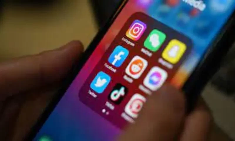 Most teens claim to be happier in absence of cell phones: research