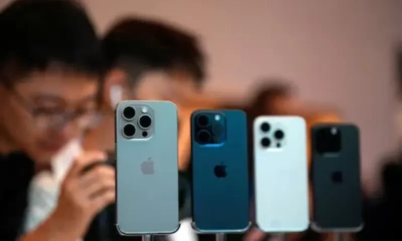 Apple reaches $490 million settlement over CEO Cook&rsquo;s China sales comments