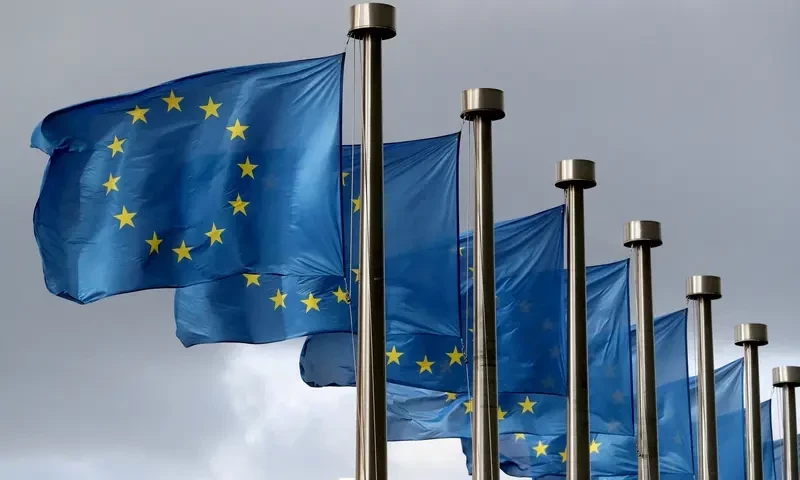 EU Parliament eases process of seeking work, residence permits