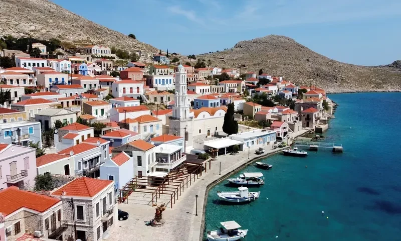 Hundreds apply for Greece&rsquo;s residence permit