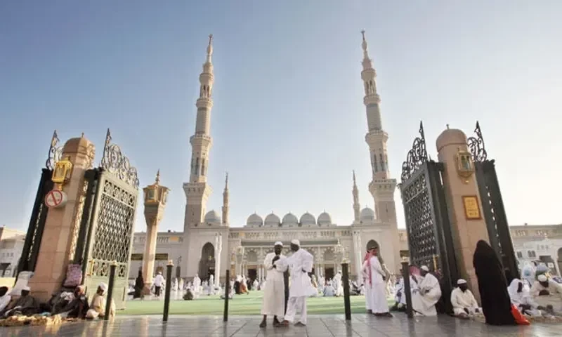 Pilgrims can learn about capacity status of Prophet&rsquo;s Mosque via online app