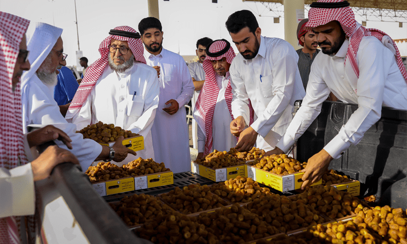 Saudi Arabia gifts tons of luxury dates to Pakistan