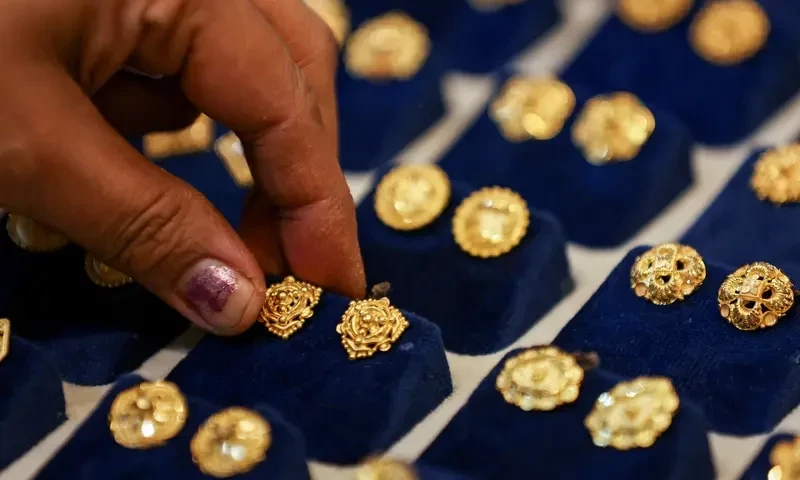 Gold rates dip by Rs4,200 in Pakistan
