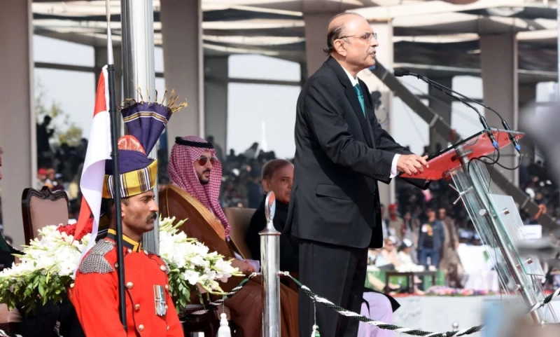 At Pakistan Day parade, president warns terrorists, other groups trying to destabilise country