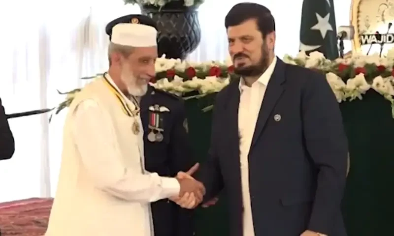 Govt honours Kaptaan Peshawari chappal maker with civilian award