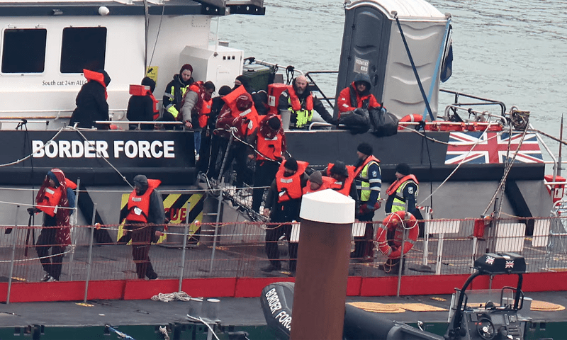 Migrant crossings to UK hit new record, heaping pressure on Sunak