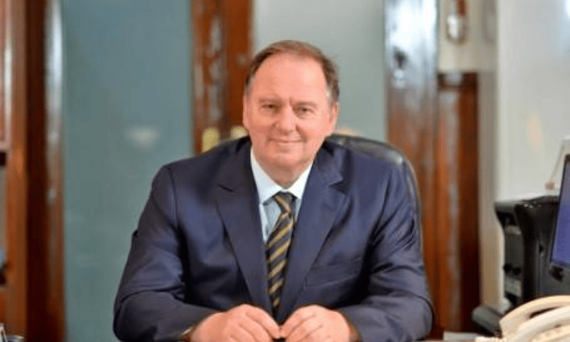 Aitchison principal convinced to withdraw resignation: sources