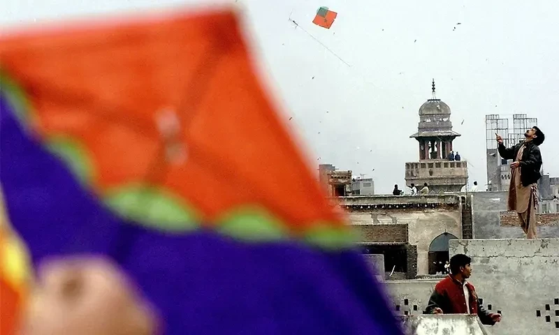 Kite flying, manufacturing banned in Karachi for two months