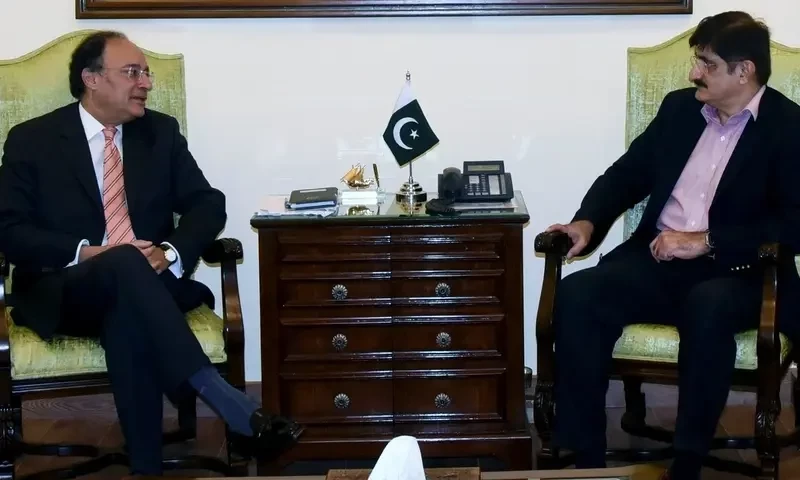 Aurangzeb assures Murad of resolving at-source deduction issue &lsquo;amicably&rsquo;