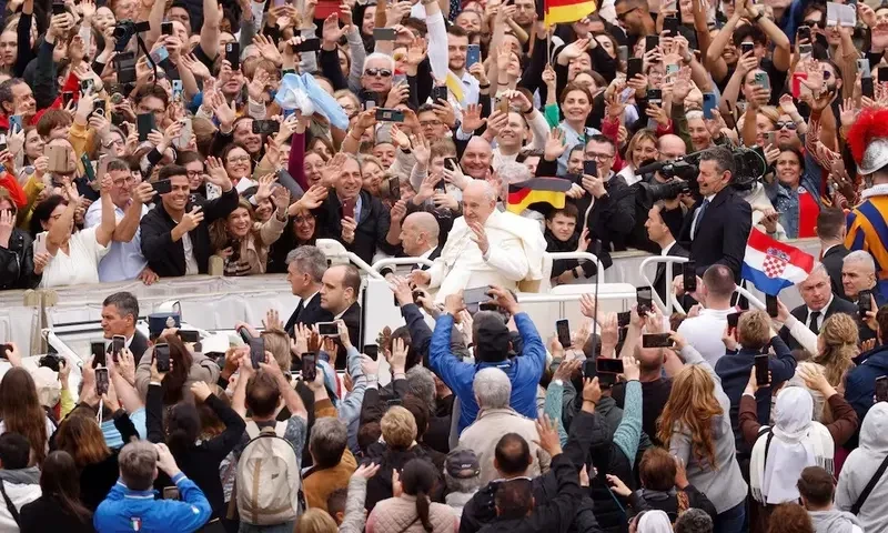 Pope Francis, in Easter address, calls for Gaza ceasefire