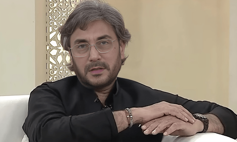 Internet slams Adnan Siddiqui for comparing women to &lsquo;flies&rsquo;