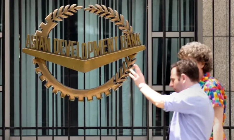 Pakistan&rsquo;s economic outlook uncertain, says ADB