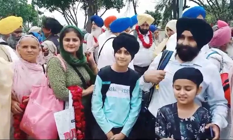 Nearly 3,000 Sikh pilgrims from India arrive in Pakistan via Wagah Border
