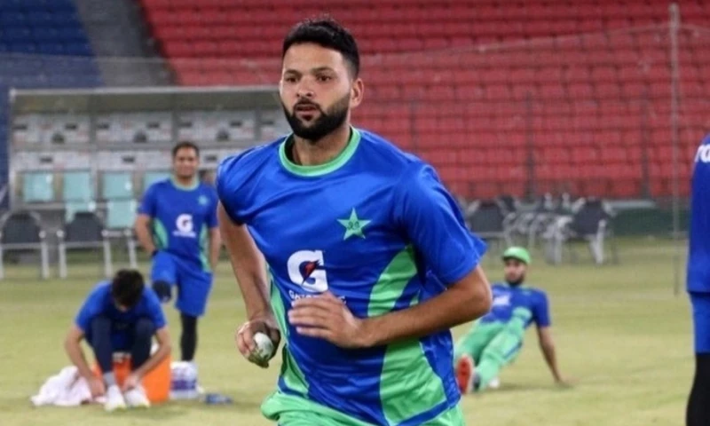 Fast bowler Ihsanullah flies to UK for treatment