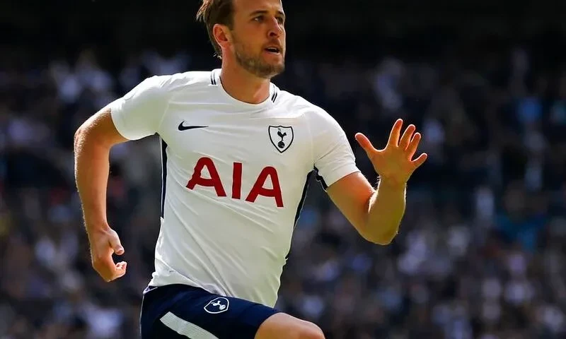 Bayern Munich striker Harry Kane aims to knock arsenal out of Champions League