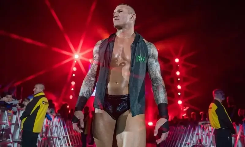 Randy Orton responds to a major WWE legend coming out of retirement