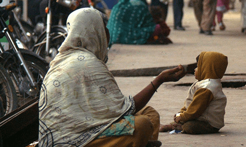 Karachi beggar files complaint against three others for &lsquo;begging in her spot&rsquo;