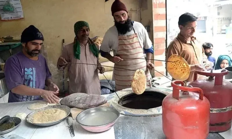 Sell 100gm roti at Rs15 or face punitive action, warns DC
