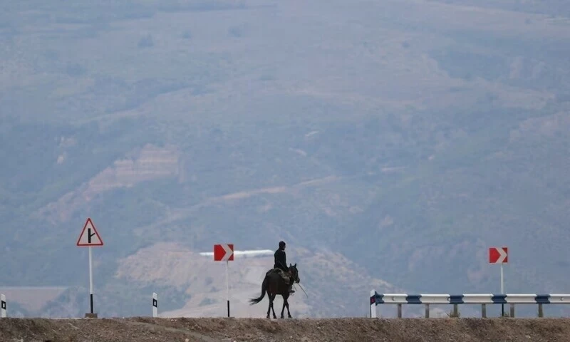 Foes Azerbaijan and Armenia agree &lsquo;historic&rsquo; return of villages