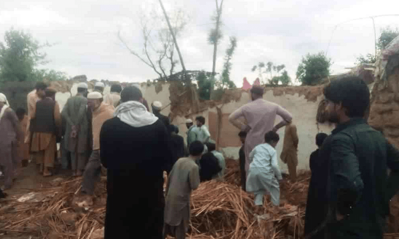 Roof collapses in Sukkur due to heavy rainfall, 3 dead