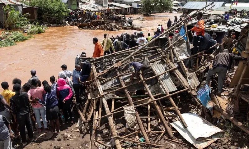 Floods sweep Kenya, killing 32 people