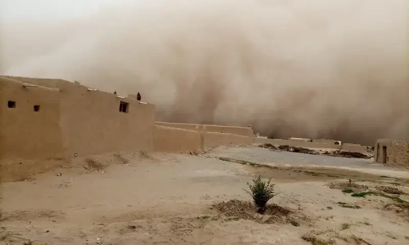 Sandstorm, stormy winds disrupt life in Balochistan&rsquo;s Chagai